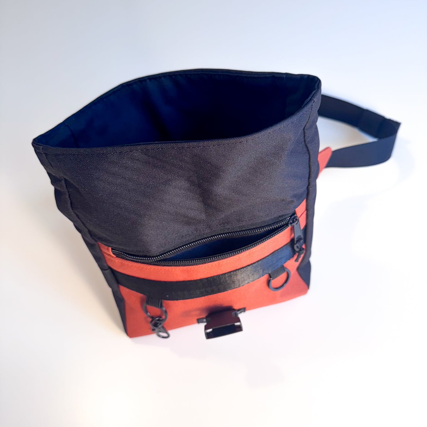 Belt bag top roll