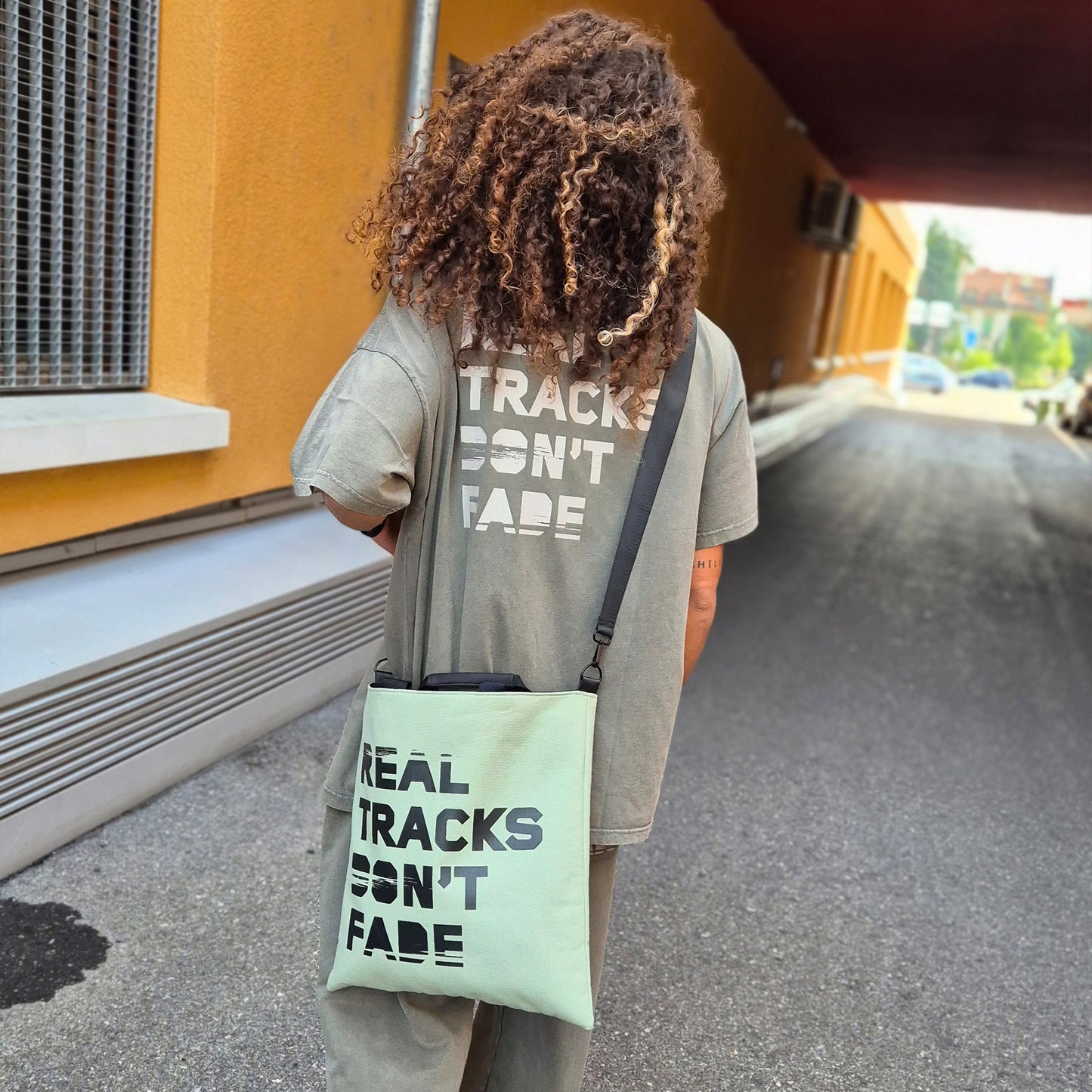T-shirt Real Tracks Don't Fade